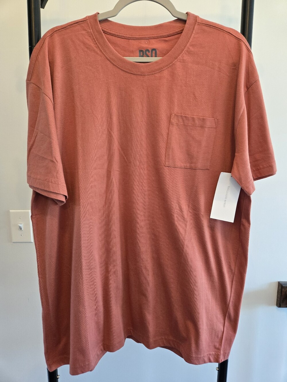 NEW. RSQ Urban Outfitters Terracotta Pocket T-Shirt Shirt Men’s M • Relaxed Fit